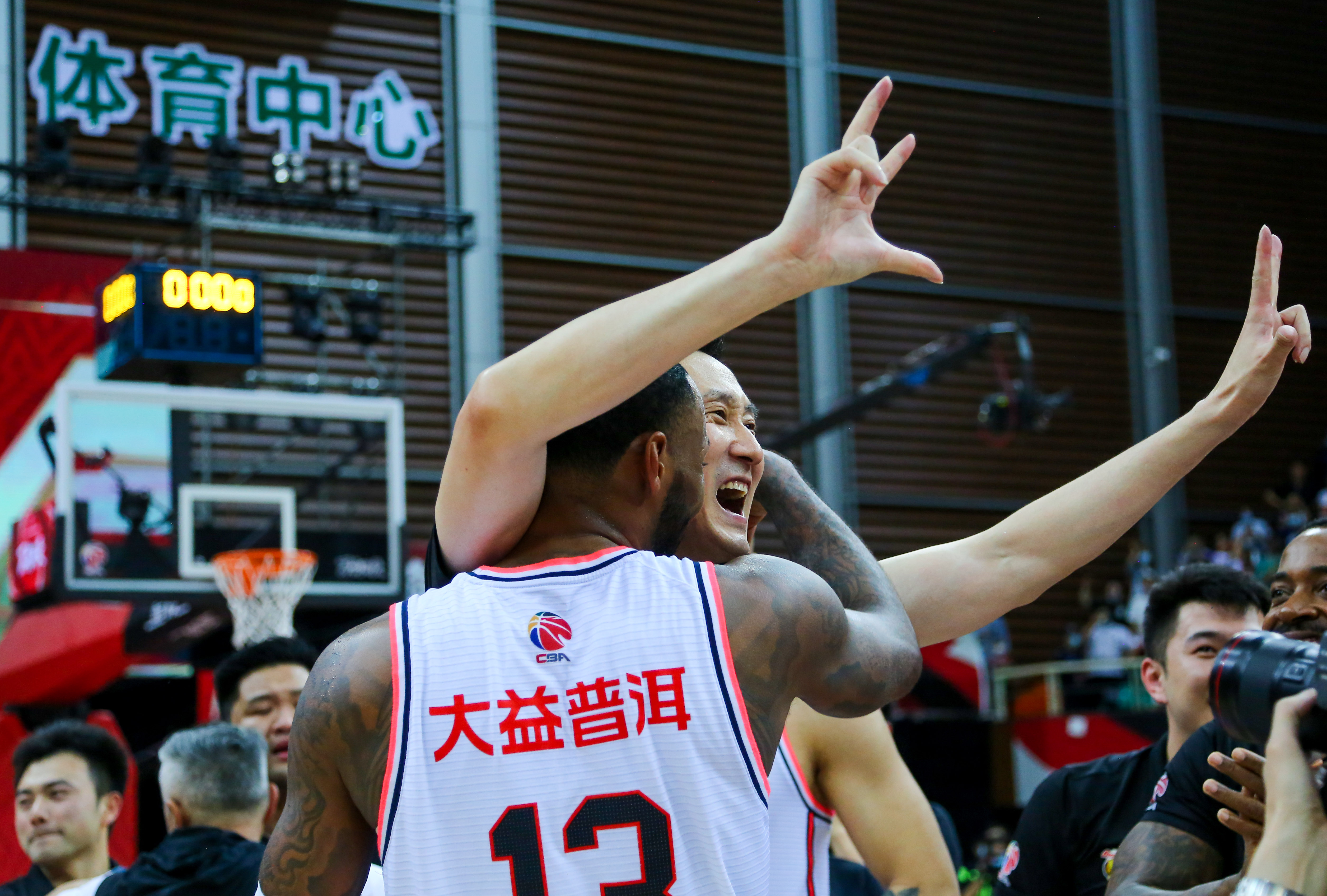 金年会中文官网-拜仁慕尼黑关键时刻回应争议；志在CBA常规赛名次提升；信心回归；年轻球员得到机会的简单介绍